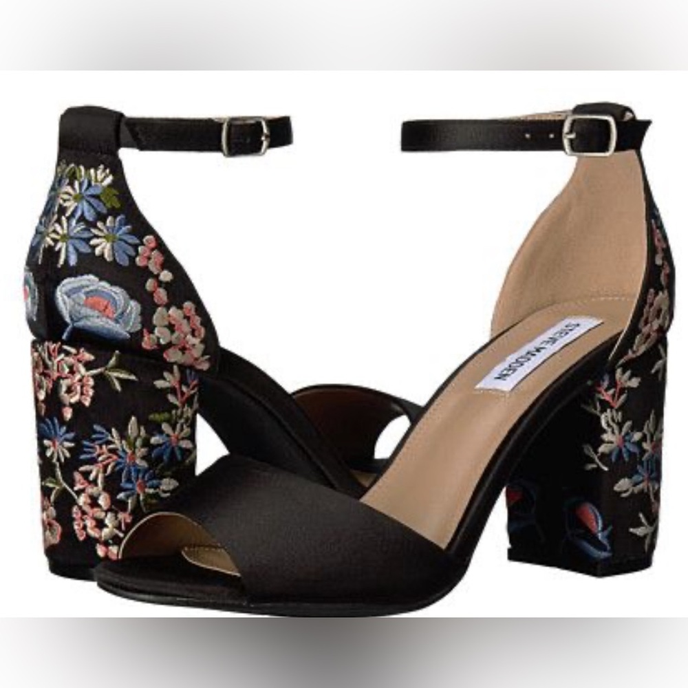 STEVE MADDEN EMBROIDERED FLOWER BLOCK HEELS